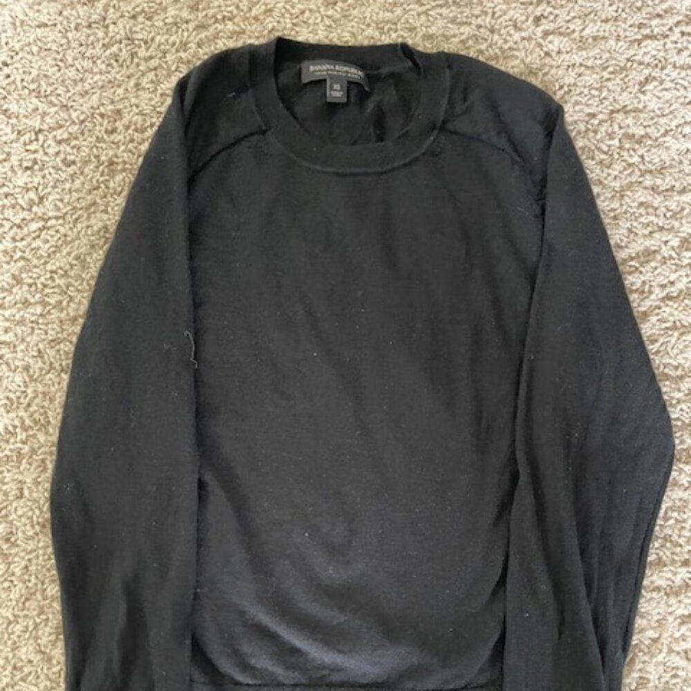 Women's Size XS Banana Republic Black Merino Wool Lightweight Sweater